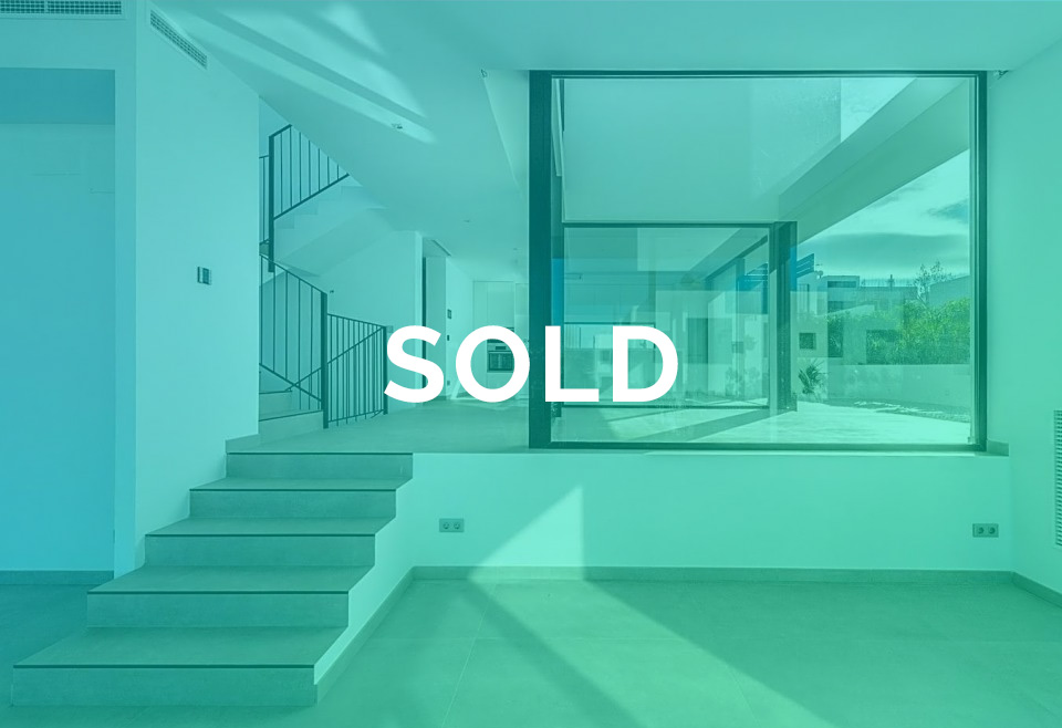 SOLD | Stunning and minimal brand new 4-bed villa in Jesus