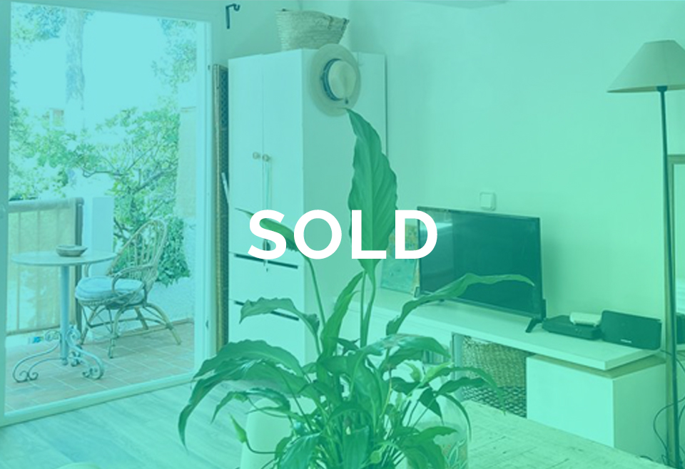 SOLD | Cute 1-bed ground floor apartment with communal swimming pool in Siesta | For Sale