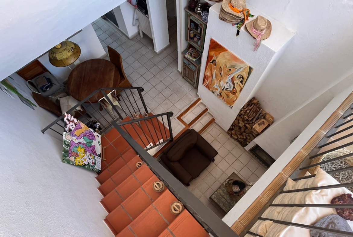 Charming 3 bedroom penthouse located in Siesta for July and August