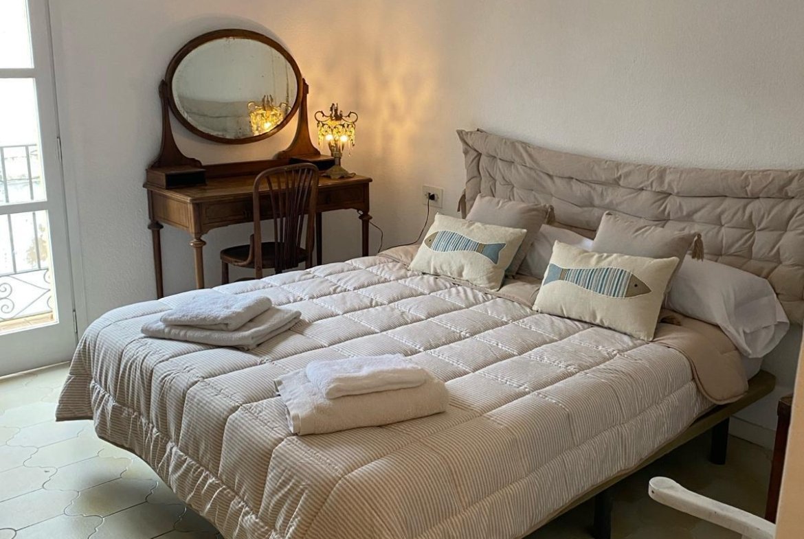 Spacious 3-bedroom apartment located in the heart of Ibiza’s port
