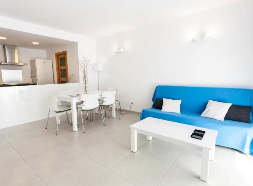 Gorgeous 3-bed apartment located in a very quiet area in San Antonio | Summer Rental