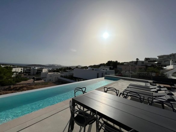 Modern 5-Bedroom House in Illa Plana Available for Long-Term Rental