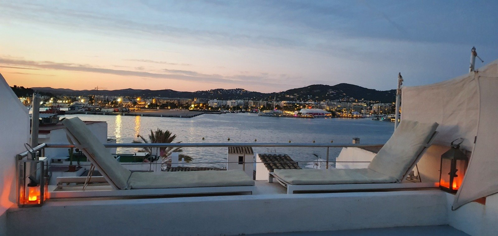 Magnificent two-bedroom penthouse in the beautiful area of Ibiza’s port