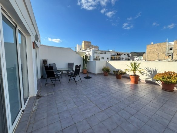 Spacious 1-Bedroom Penthouse in Figueretas – Available for Long-Term Rental