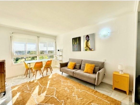 Spacious and Bright 3-Bedroom Apartment for Annual Rent in Marina Botafoch
