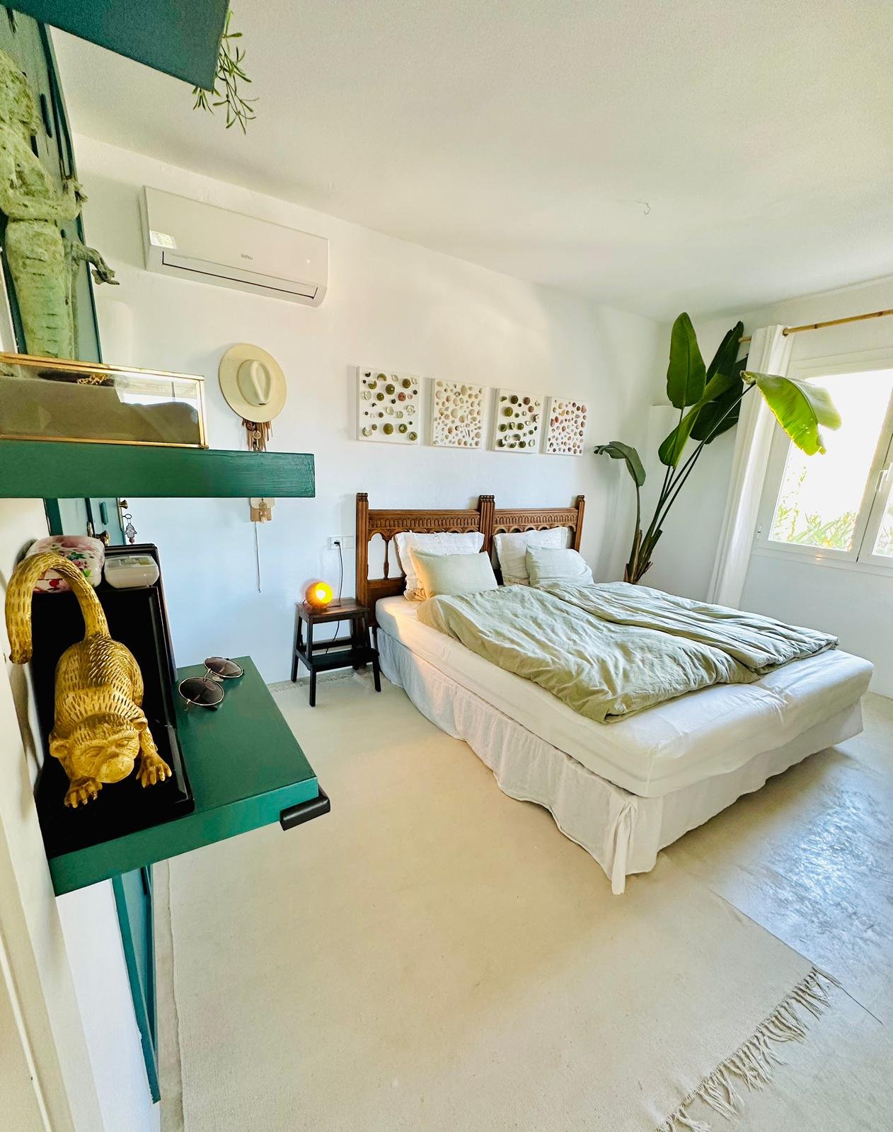 PHOTO-2024-05-15-12-01-01 4 Stunning House with Sea View in Cala Gració Available in July