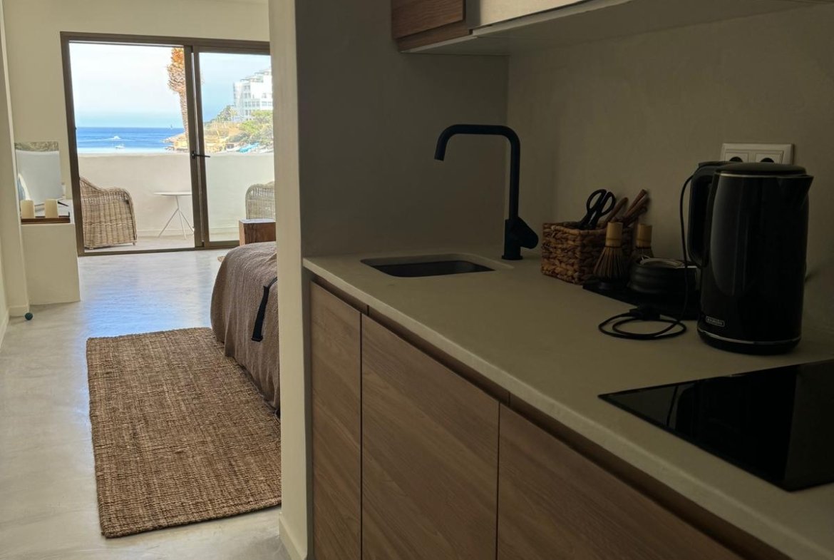 Sea-view studio apartment with breathtaking views of Cala Llonga