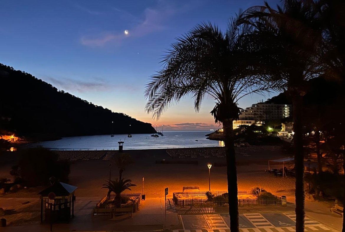 Sea-view studio apartment with breathtaking views of Cala Llonga