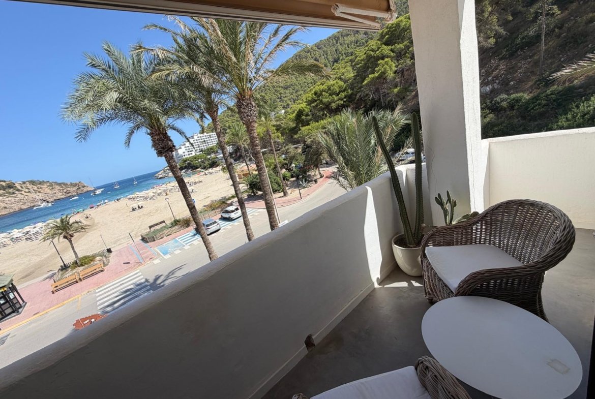 Sea-view studio apartment with breathtaking views of Cala Llonga