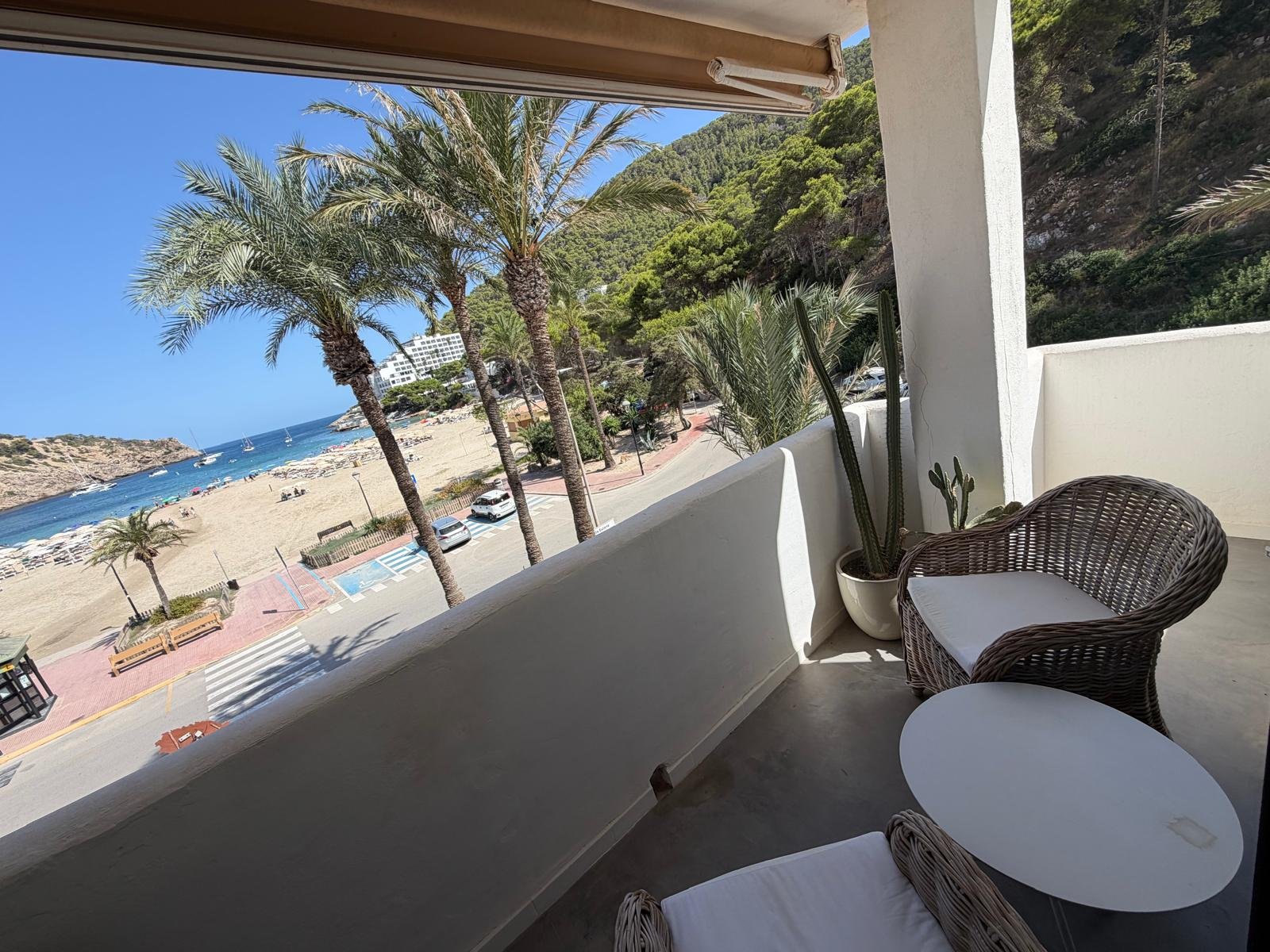 Sea-view studio apartment with breathtaking views of Cala Llonga
