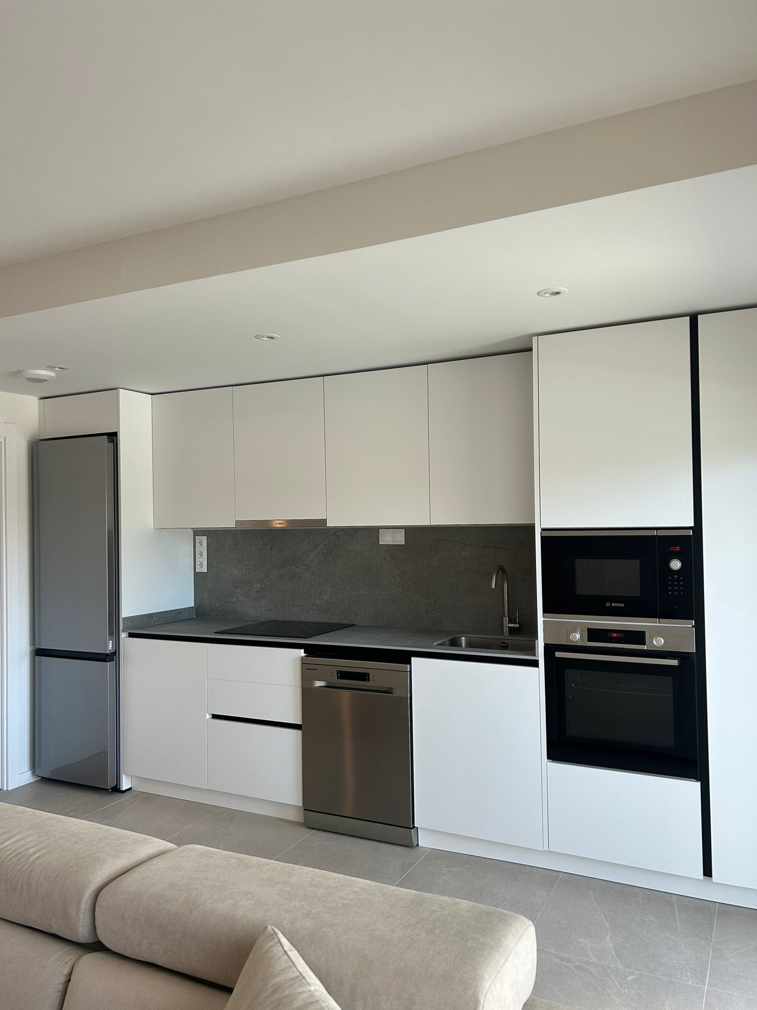 PHOTO-2026-04-06-19-31-22 2 Modern 3-Bedroom Apartment in Playa d’en Bossa from 15.10.2026