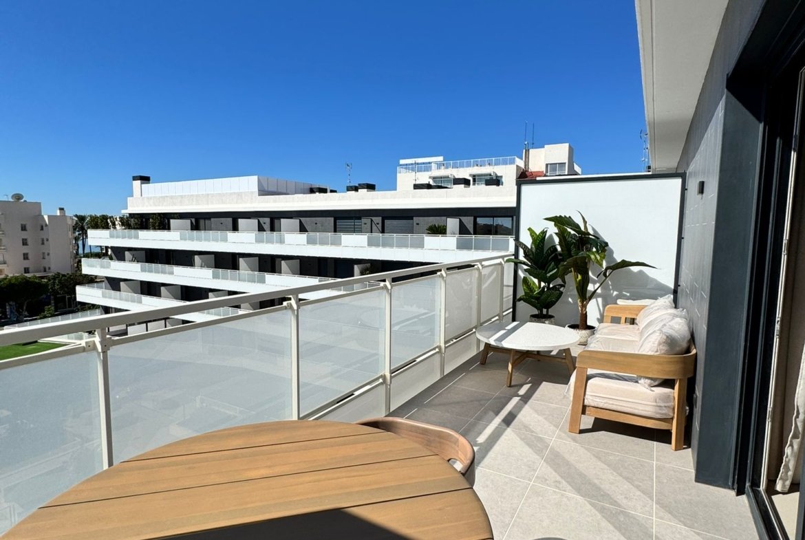 Luxury New-Build Penthouse in Playa d’en Bossa – Available from Mid July to October