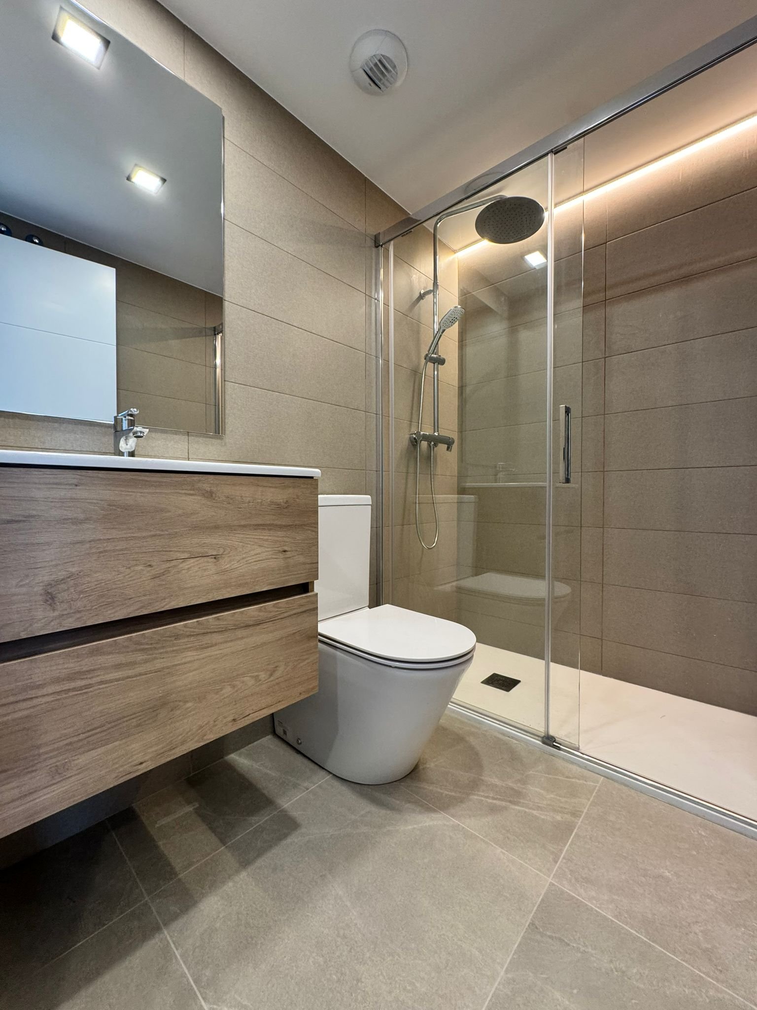 Luxury New-Build Penthouse in Playa d’en Bossa – Available from Mid July to October
