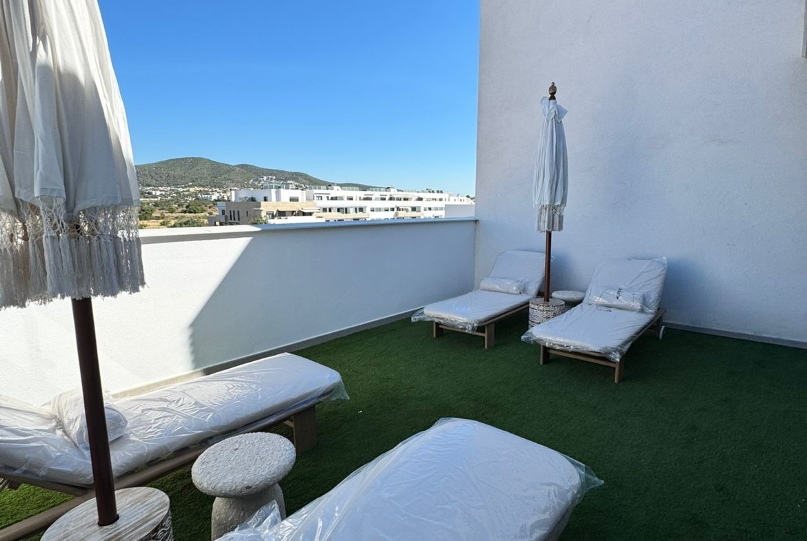 Luxury New-Build Penthouse in Playa d’en Bossa – Available from Mid July to October