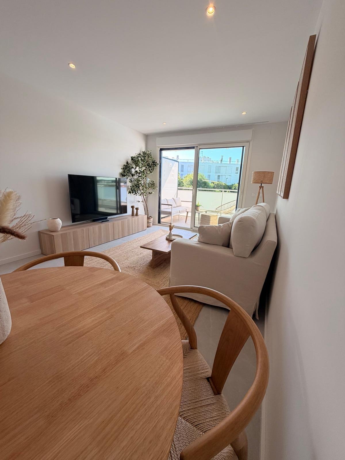 PHOTO-2026-06-10-16-23-25 4 Luxury 2-Bedroom Apartment in Playa d’en Bossa for Summer Rent