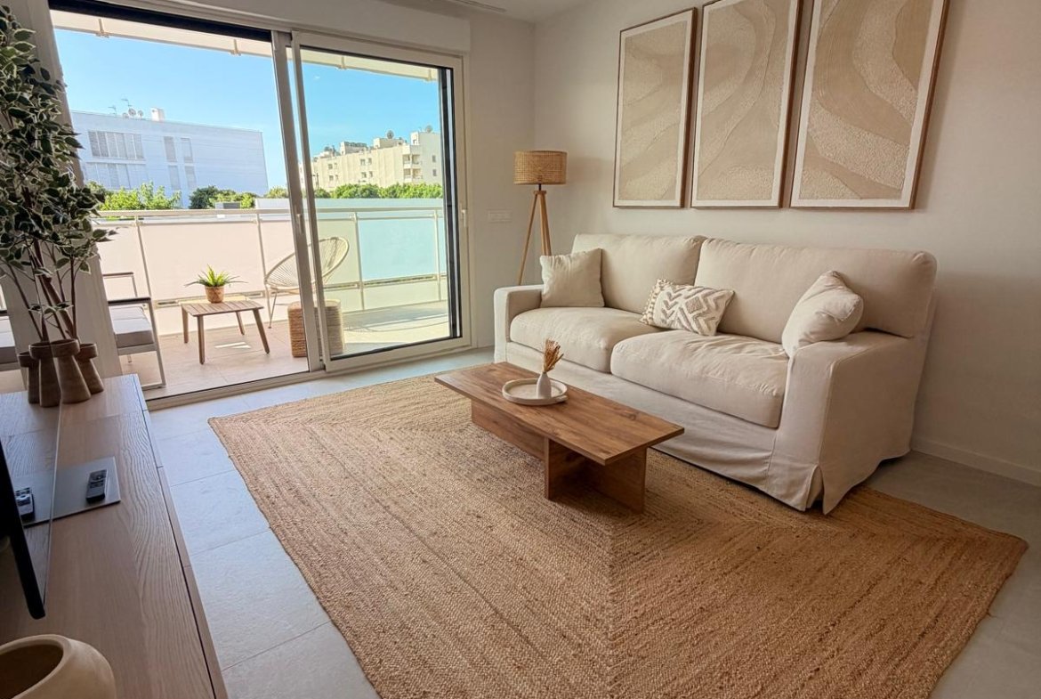 Luxury 2-Bedroom Apartment in Playa d’en Bossa for Summer Rent