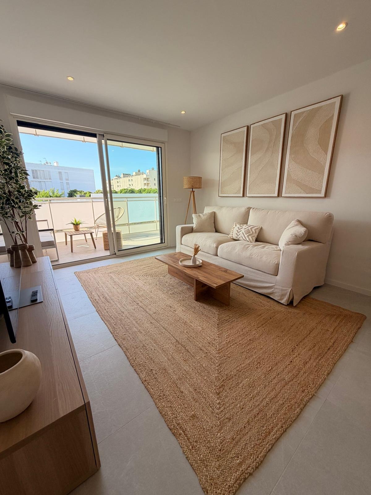 PHOTO-2026-06-10-16-23-26 3 Luxury 2-Bedroom Apartment in Playa d’en Bossa for Summer Rent