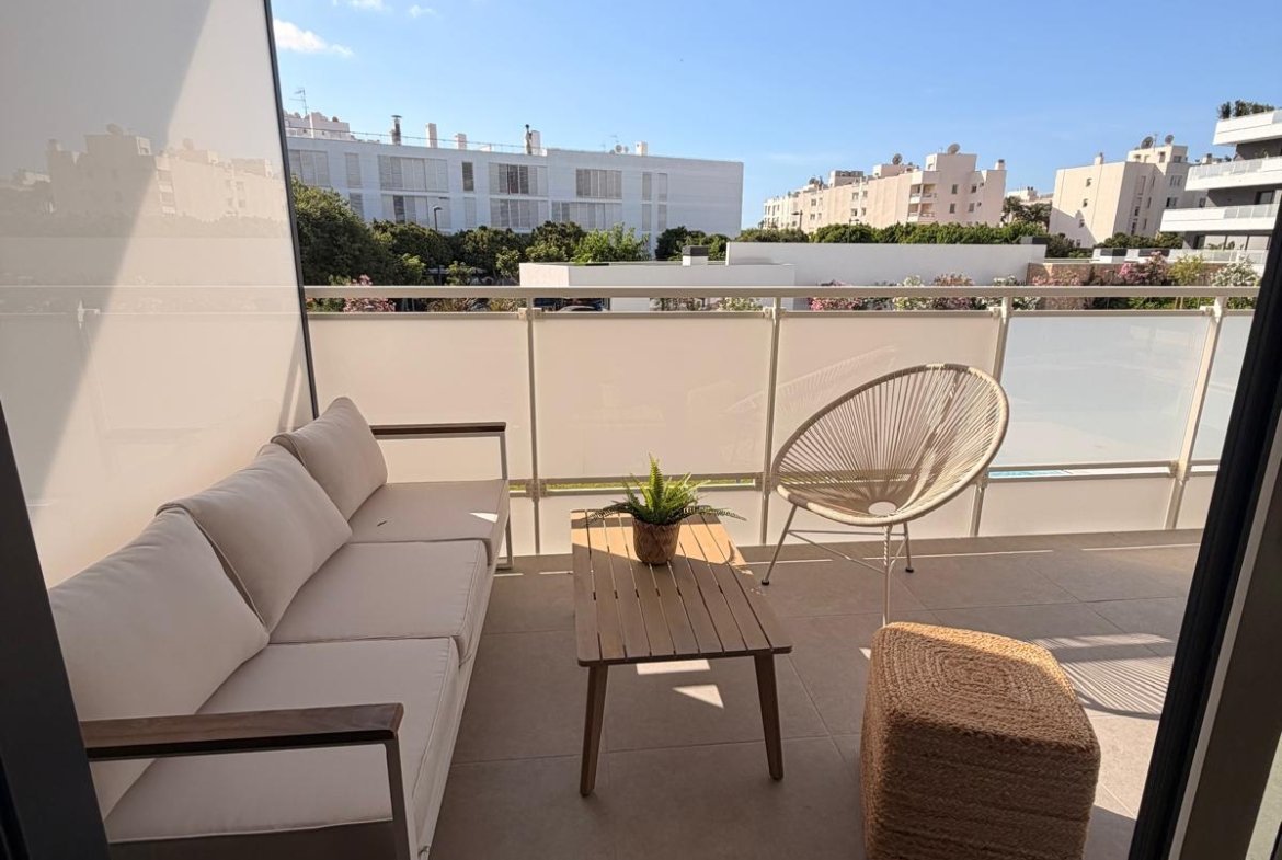 Luxury 2-Bedroom Apartment in Playa d’en Bossa for Summer Rent
