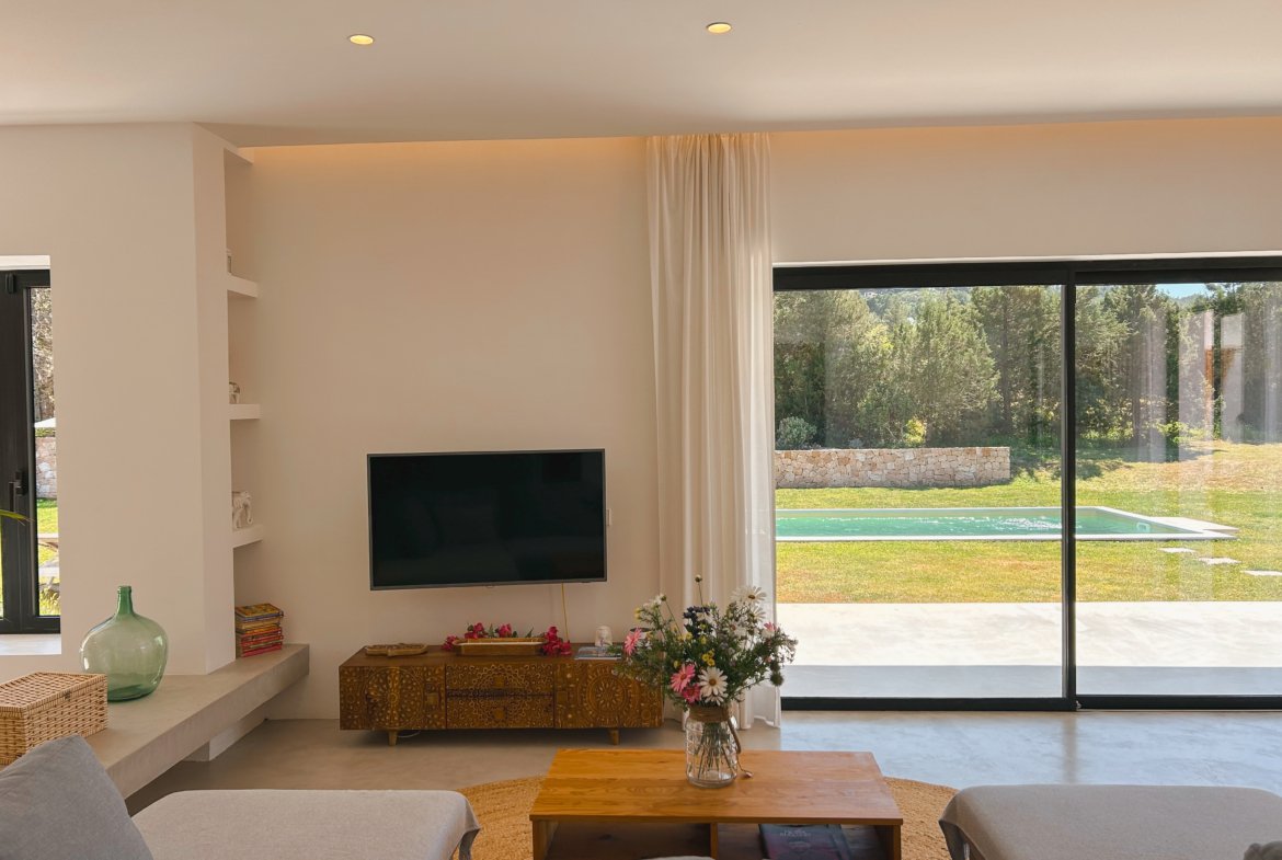 Amazing 3-Bedroom Villa in San Josep for October 2026
