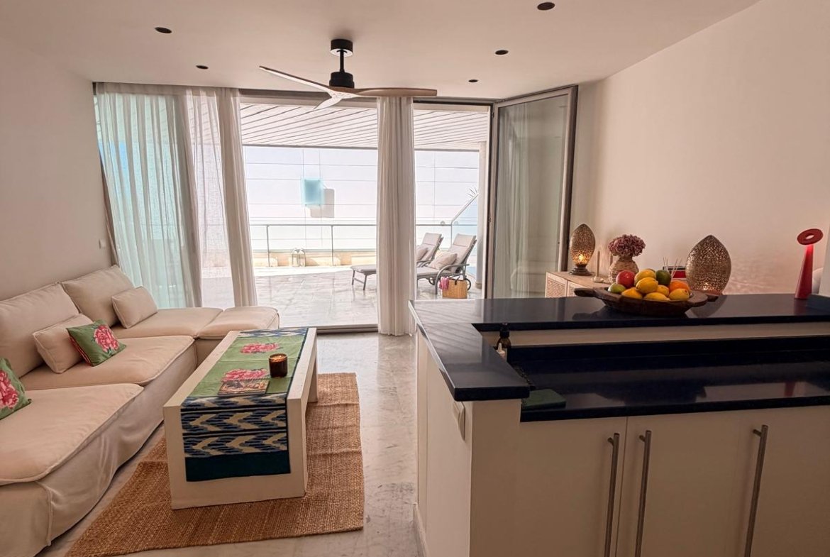 Beautiful 1 Bedroom Apartment with Large Terrace in Marina Botafoch