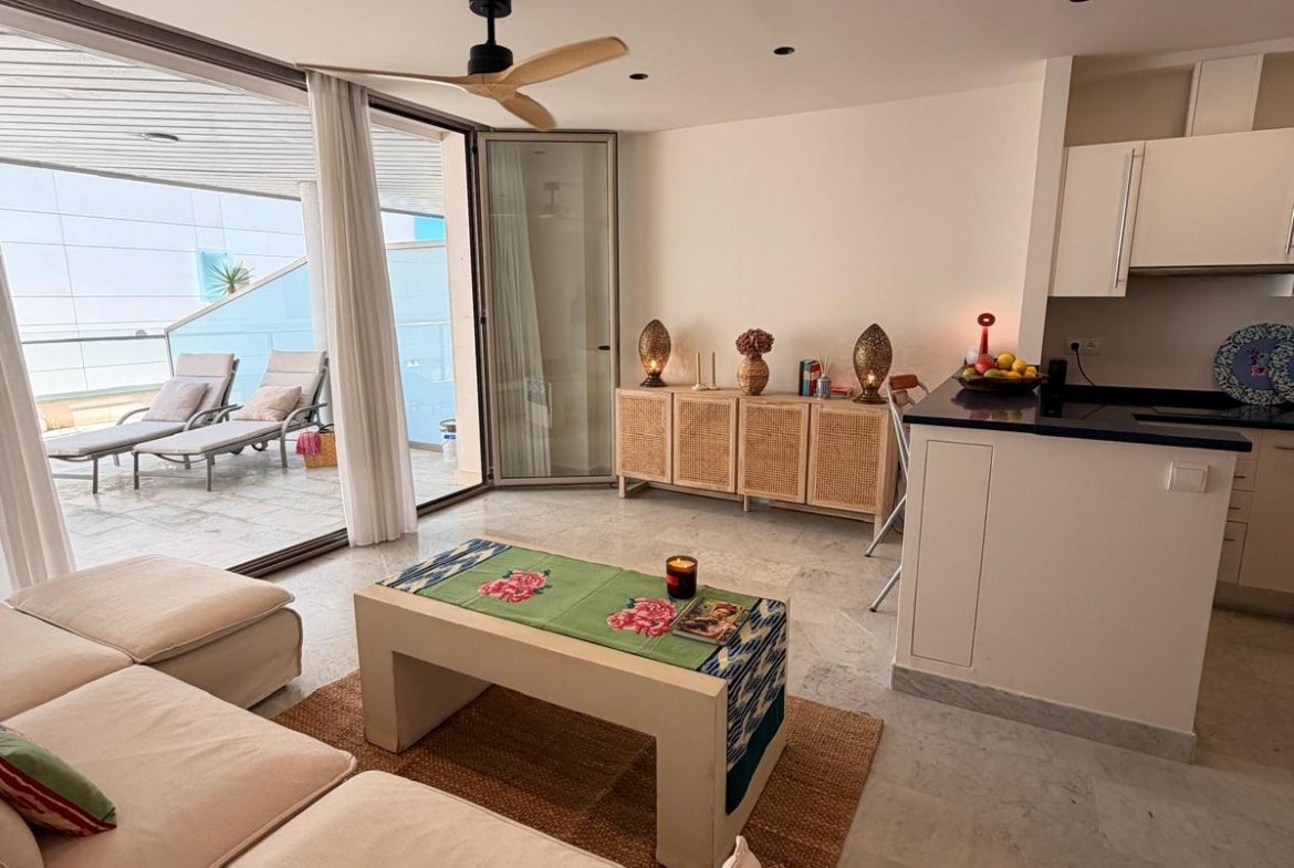 Beautiful 1 Bedroom Apartment with Large Terrace in Marina Botafoch