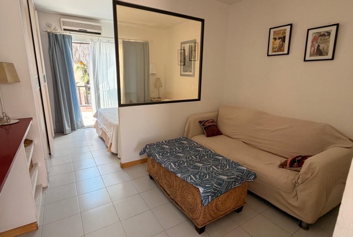 Long-Term Studio Rental in Siesta