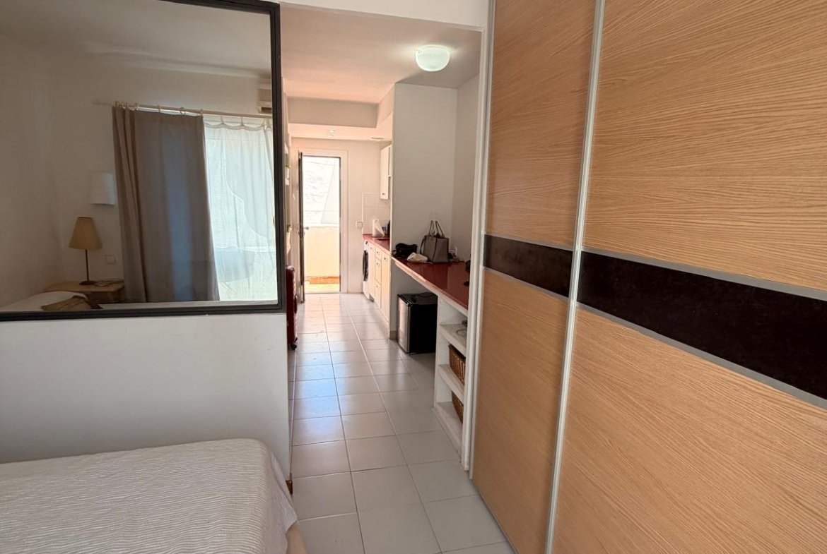 Long-Term Studio Rental in Siesta