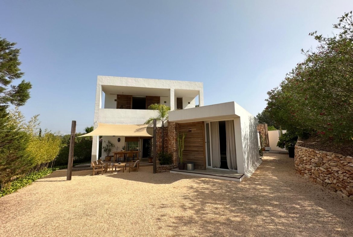 Charming 3-Bedroom Villa with Pool for Long-Term Rent in Santa Gertrudis