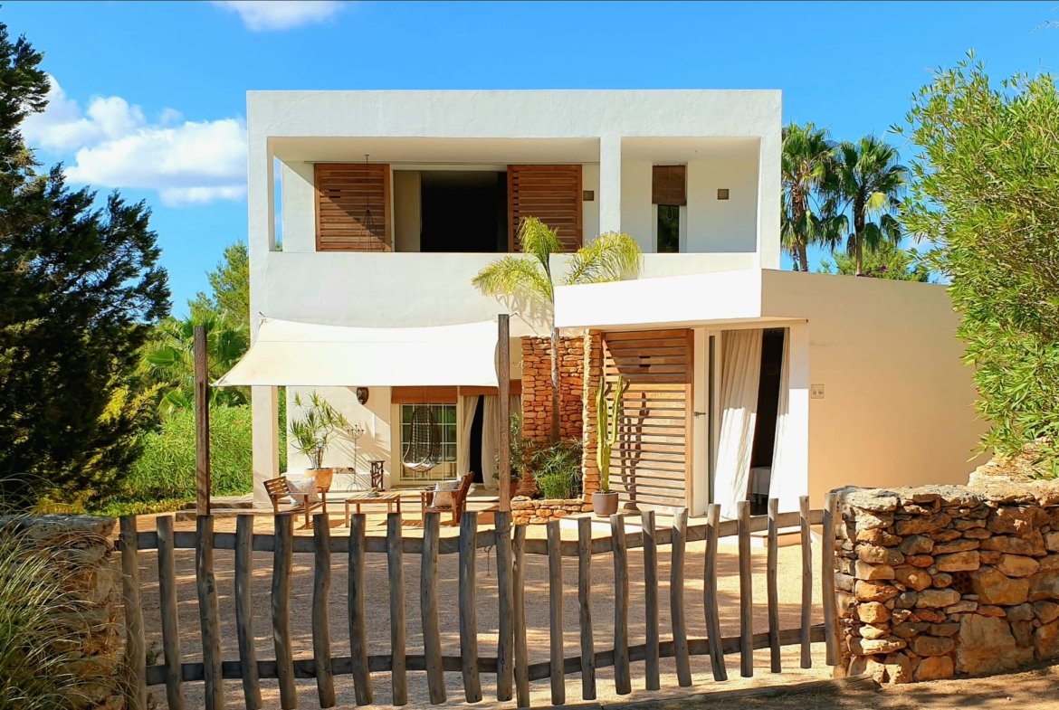 Charming 3-Bedroom Villa with Pool for Long-Term Rent in Santa Gertrudis