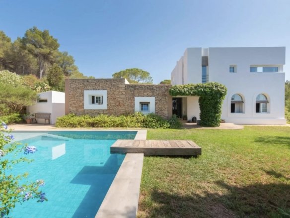 Charming 3-Bedroom Villa with Pool for Long-Term Rent in Santa Gertrudis