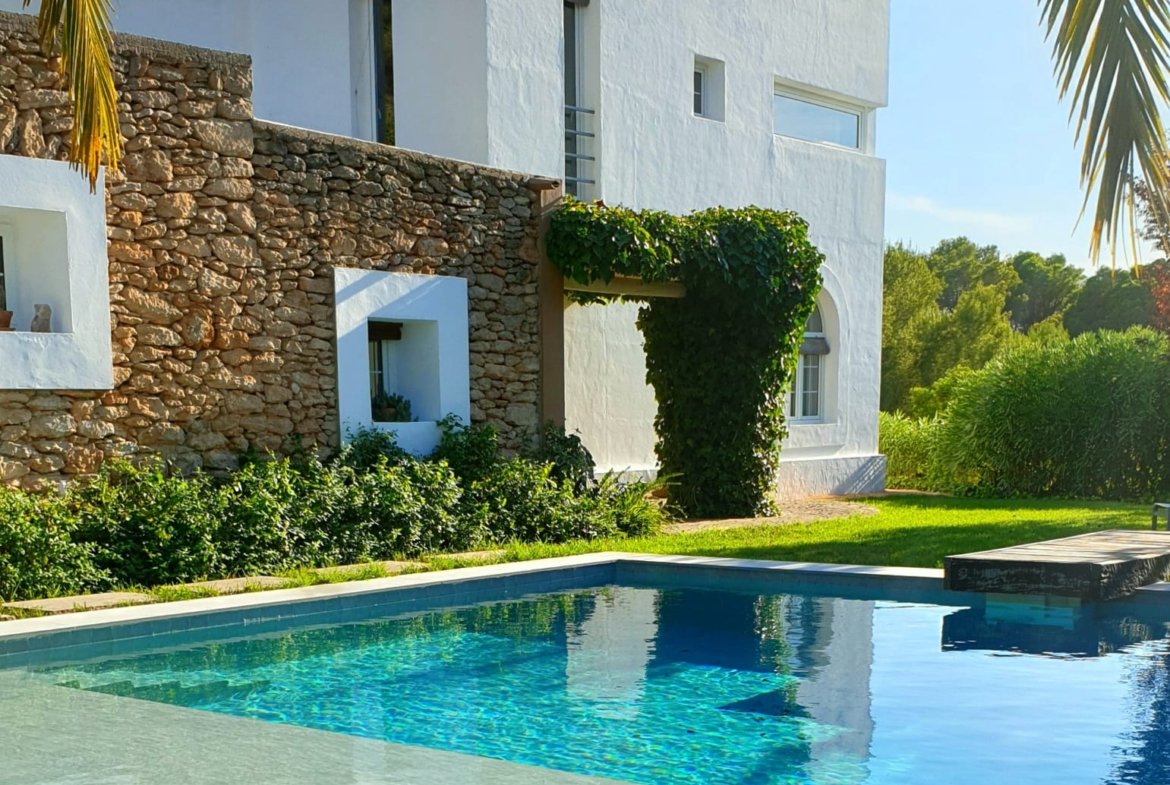 Charming 3-Bedroom Villa with Pool for Long-Term Rent in Santa Gertrudis