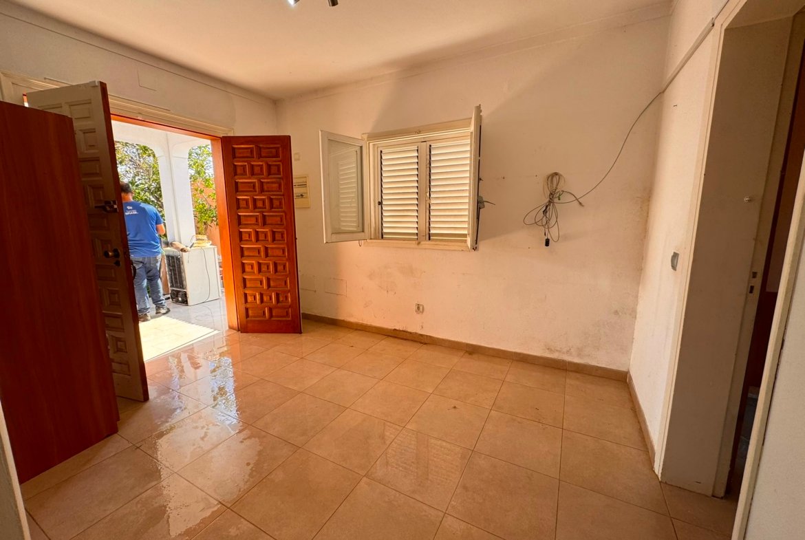 Private 3-Bedroom Home with Fenced Land in Puig den Valls