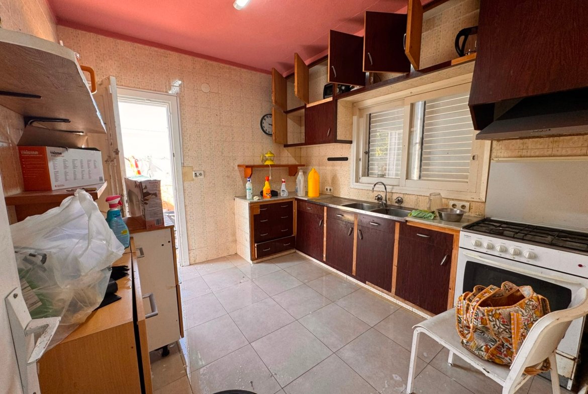 Private 3-Bedroom Home with Fenced Land in Puig den Valls
