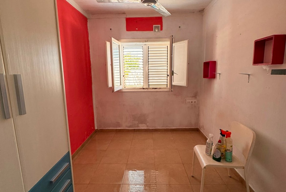 Private 3-Bedroom Home with Fenced Land in Puig den Valls