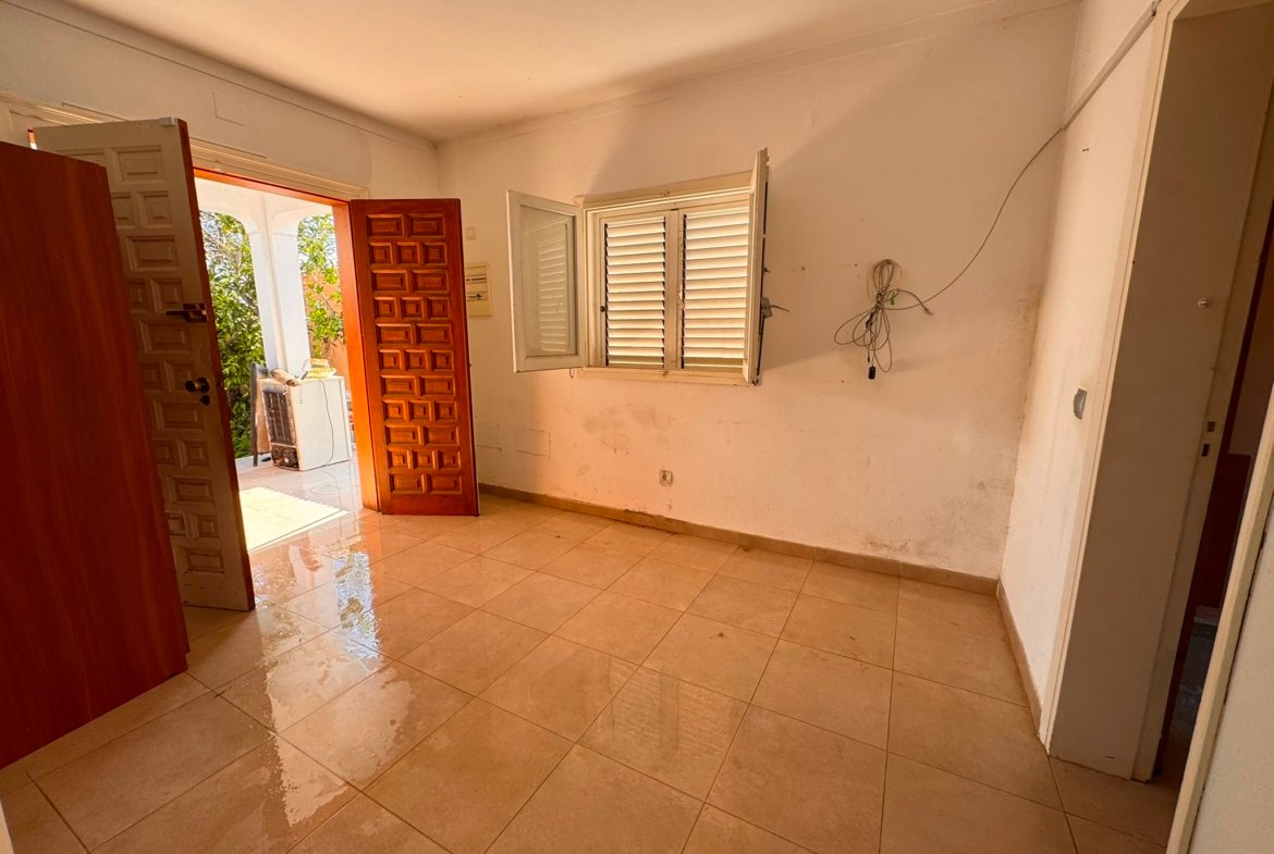 Private 3-Bedroom Home with Fenced Land in Puig den Valls