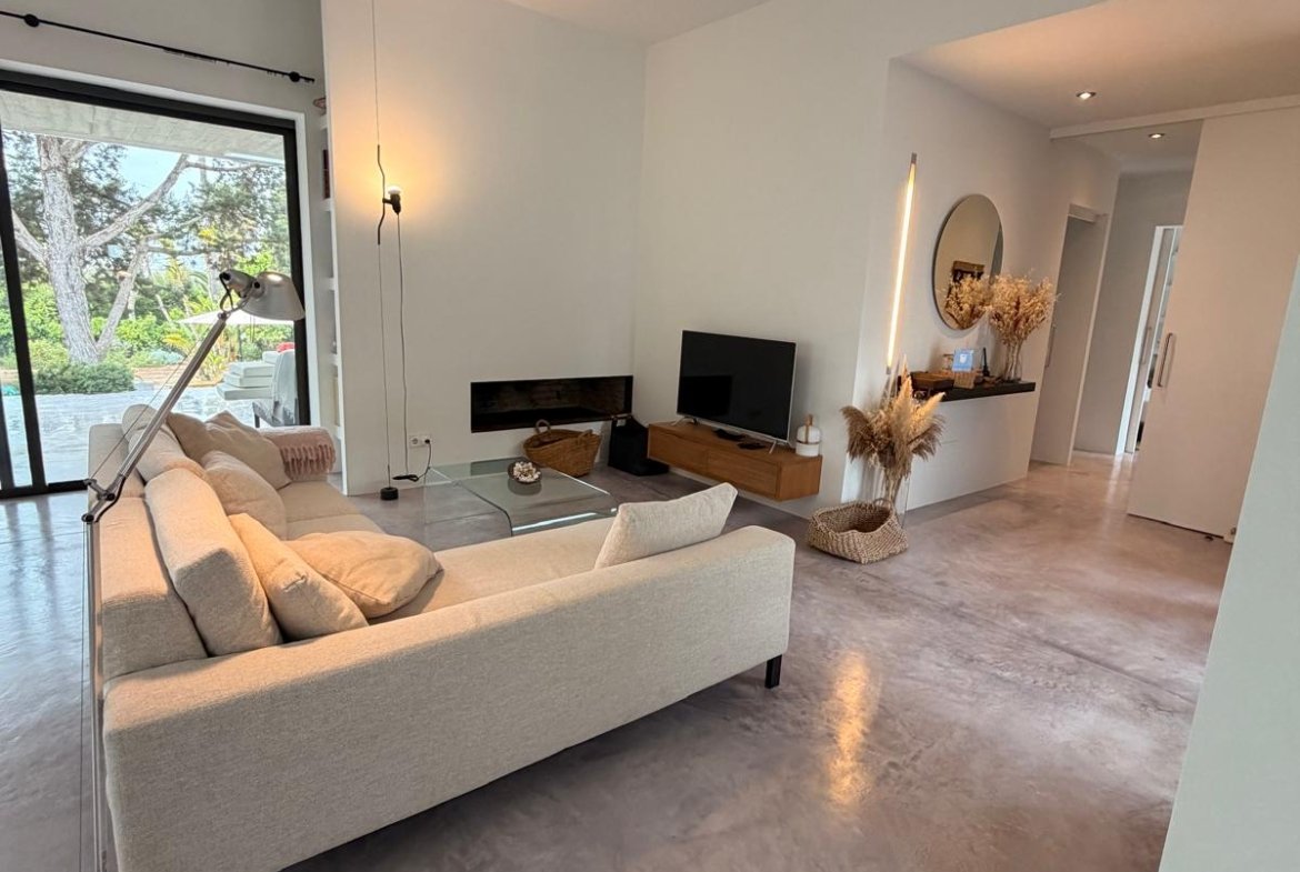 Luxury 4-Bedroom Villa in Las Salinas – Long-Term Rental