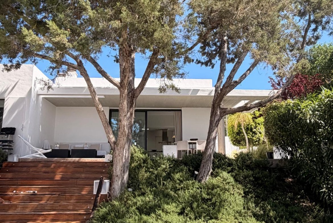 Luxury 4-Bedroom Villa in Las Salinas – Long-Term Rental