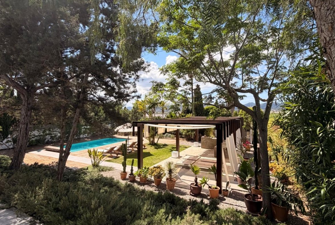 Luxury 4-Bedroom Villa in Las Salinas – Long-Term Rental
