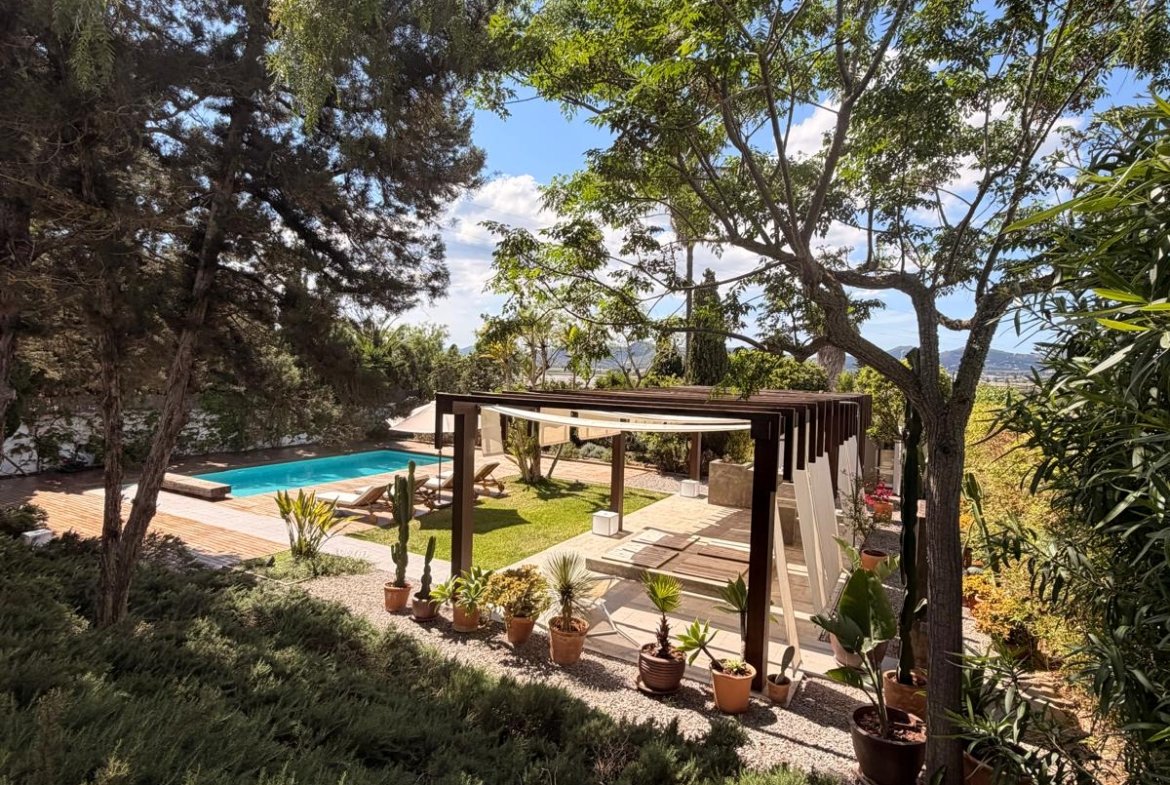 Luxury 4-Bedroom Villa in Las Salinas – Long-Term Rental