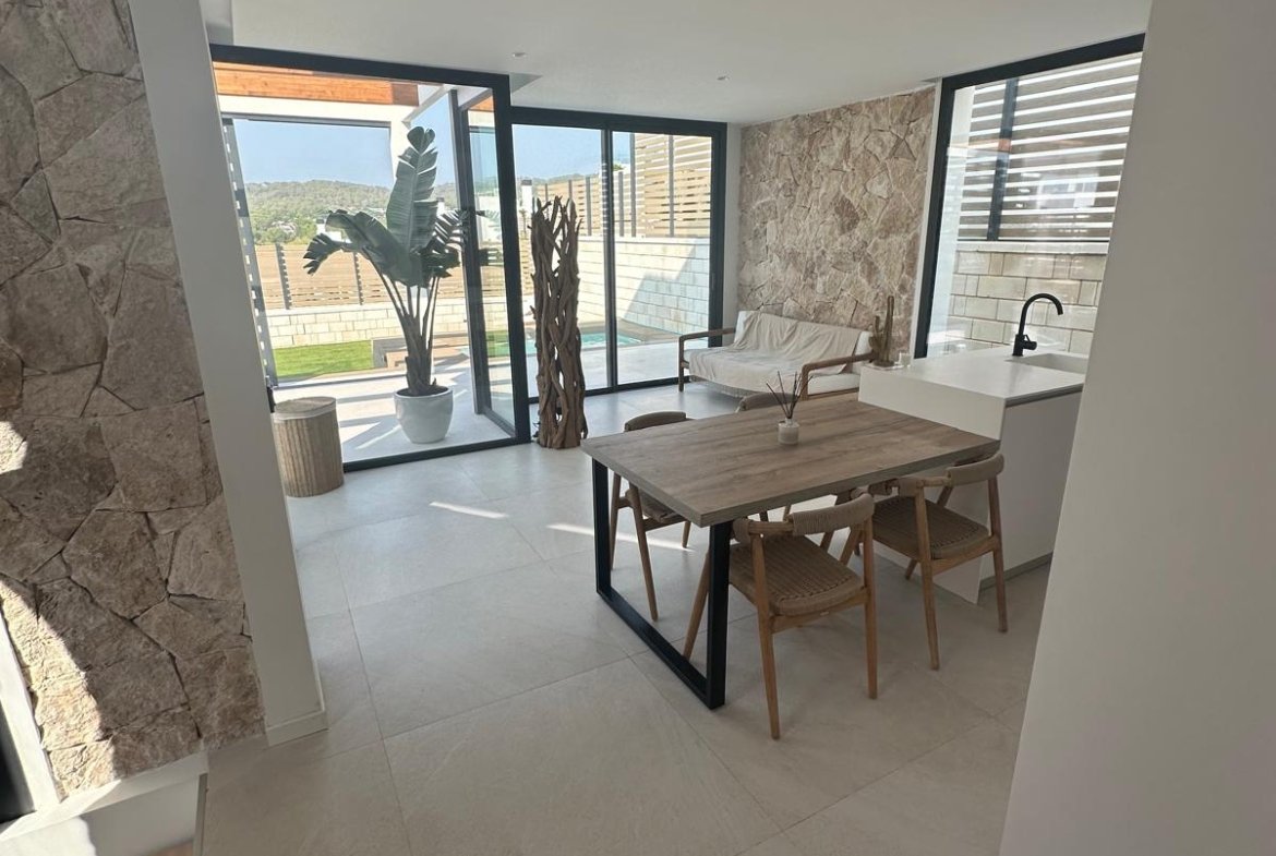 Beautiful 3-bed duplex with Swimming Pool in Cala Tarida Summer 2026 September to June