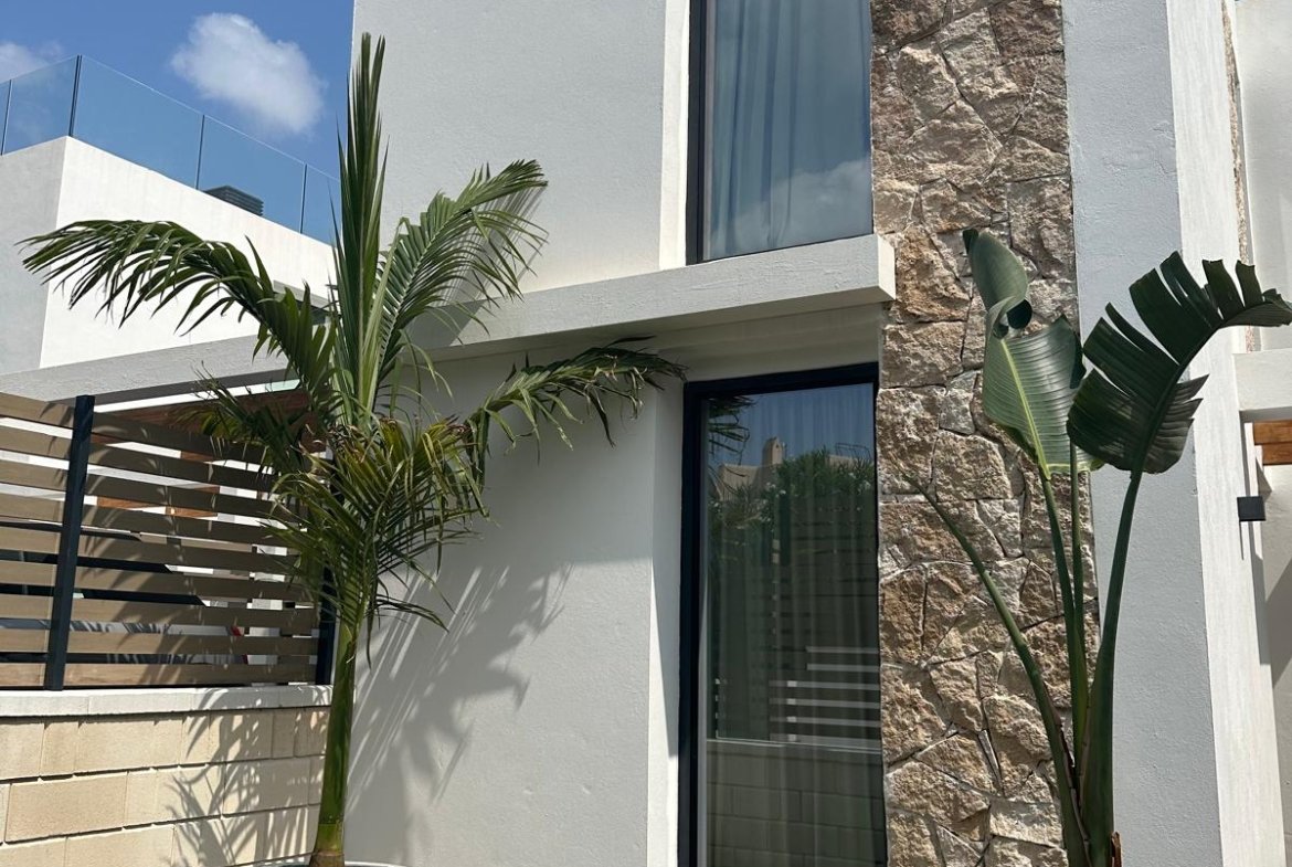 Beautiful 3-bed duplex with Swimming Pool in Cala Tarida Summer 2026 September to June