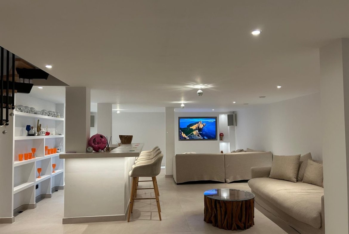 Beautiful 3-bed duplex with Swimming Pool in Cala Tarida Summer 2026 September to June