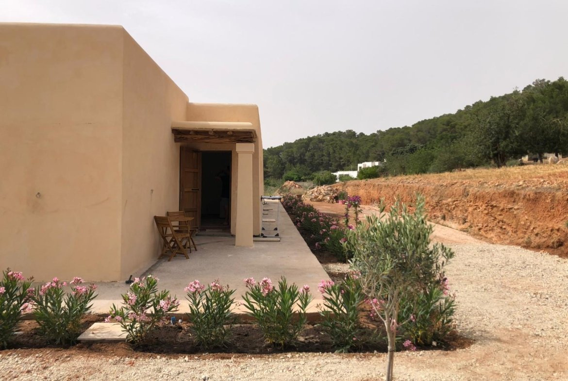 Modern 1-Bedroom Country House for Year-Round Rental in Buscastell