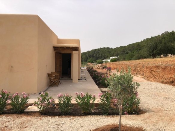 Modern 1-Bedroom Country House for Year-Round Rental in Buscastell