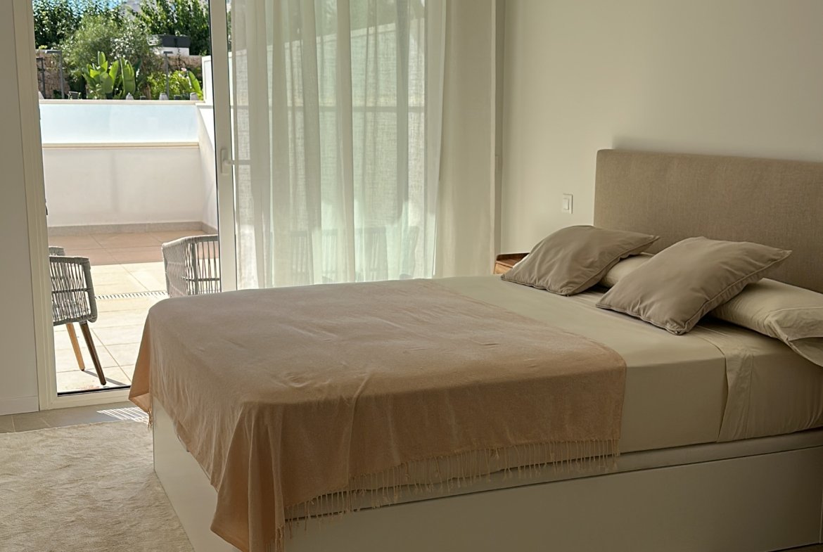 Brand-New 2-Bedroom Apartment with Private Parking and Communal Pool in Playa d’en Bossa