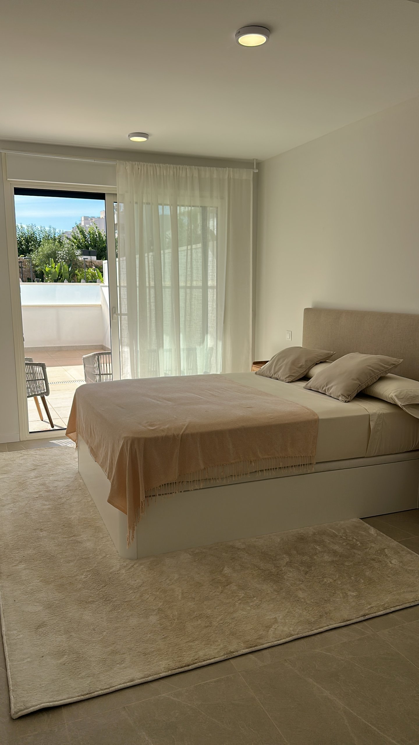 Brand-New 2-Bedroom Apartment with Private Parking and Communal Pool in Playa d’en Bossa