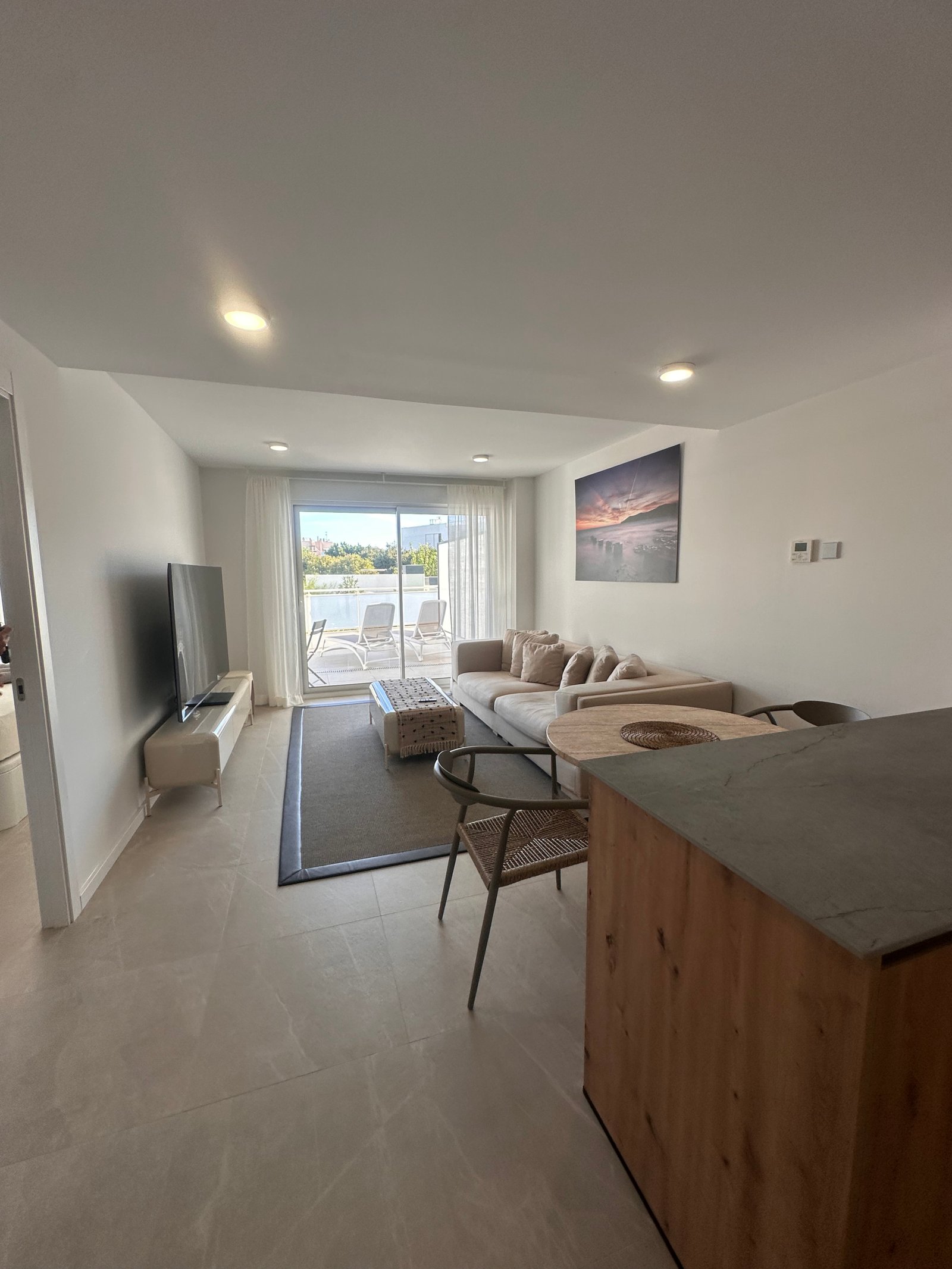 Brand-New 1-Bedroom Apartment with Private Parking and Communal Pool in Playa d’en Bossa