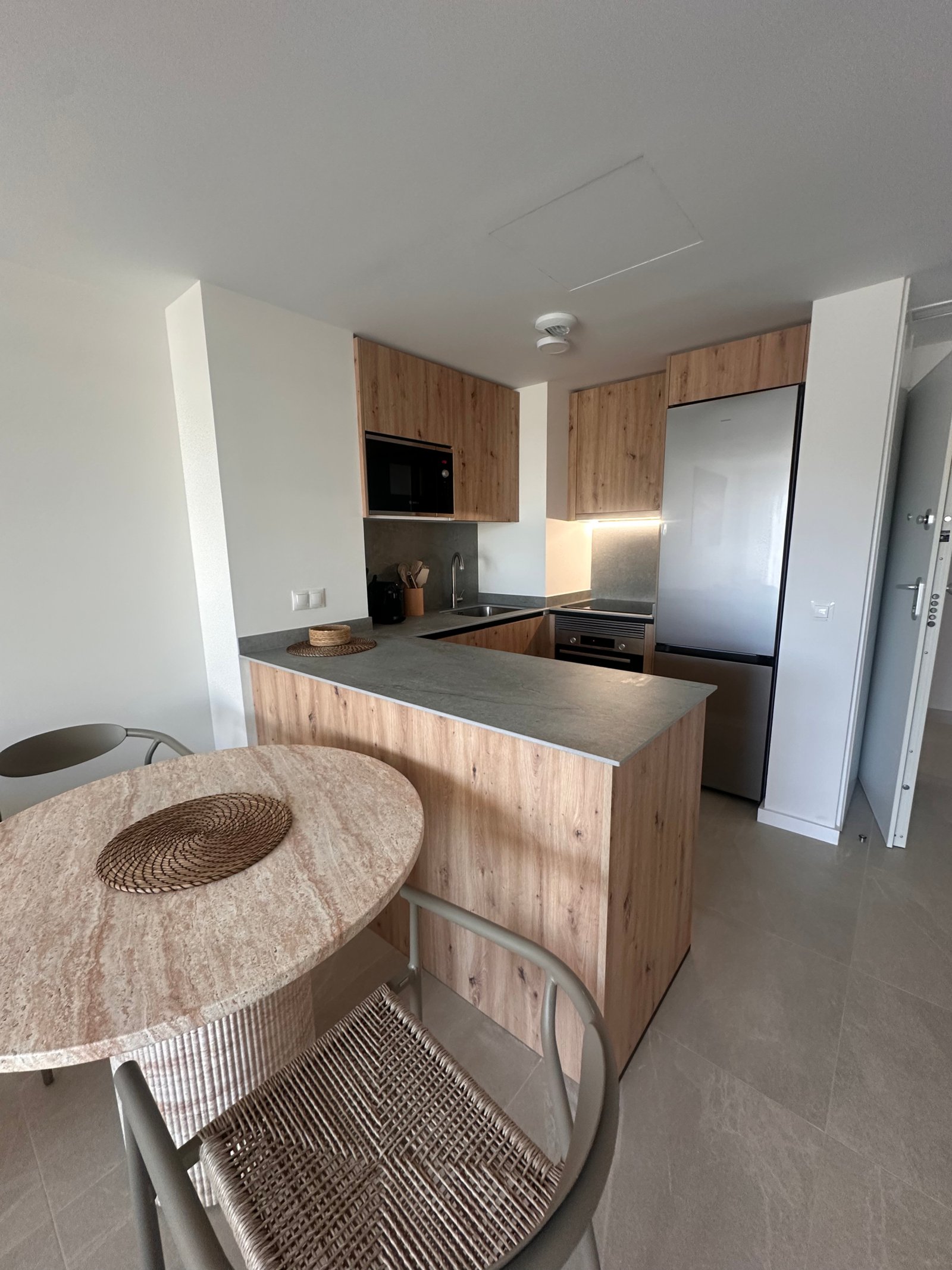 Brand-New 1-Bedroom Apartment with Private Parking and Communal Pool in Playa d’en Bossa