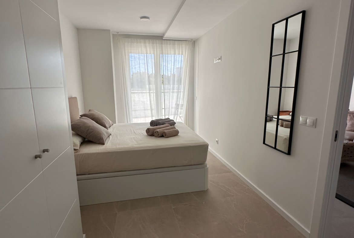 Brand-New 1-Bedroom Apartment with Private Parking and Communal Pool in Playa d’en Bossa