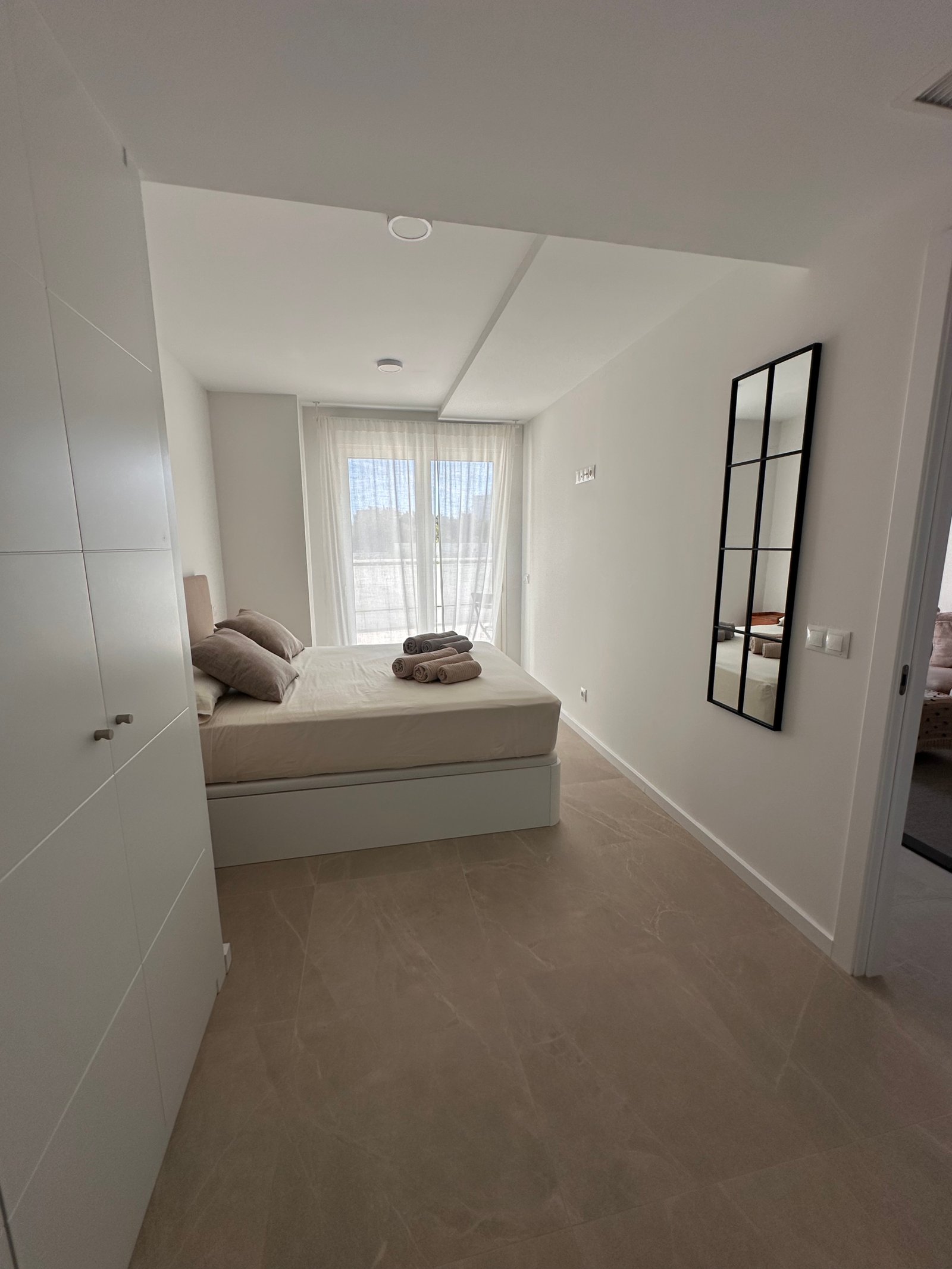 Brand-New 1-Bedroom Apartment with Private Parking and Communal Pool in Playa d’en Bossa
